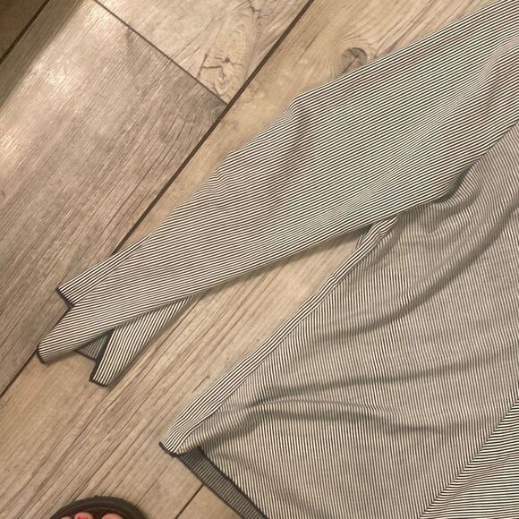 Urban Romantics Long sleeve Top Size Medium - Picture 5 of 8